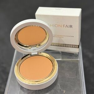 NIB Fashion Fair Cream to Powder Skin Foundation in Shade Stormy Sand